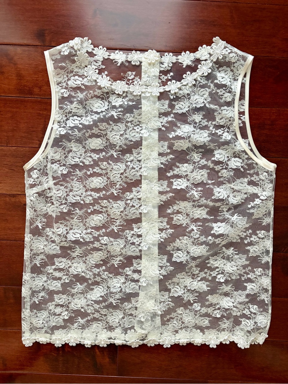 Sheer Floral Lace Shell Top in Ivory